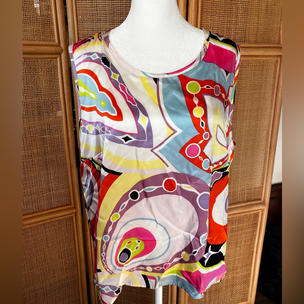 Sleeveless 100% silk blouse
